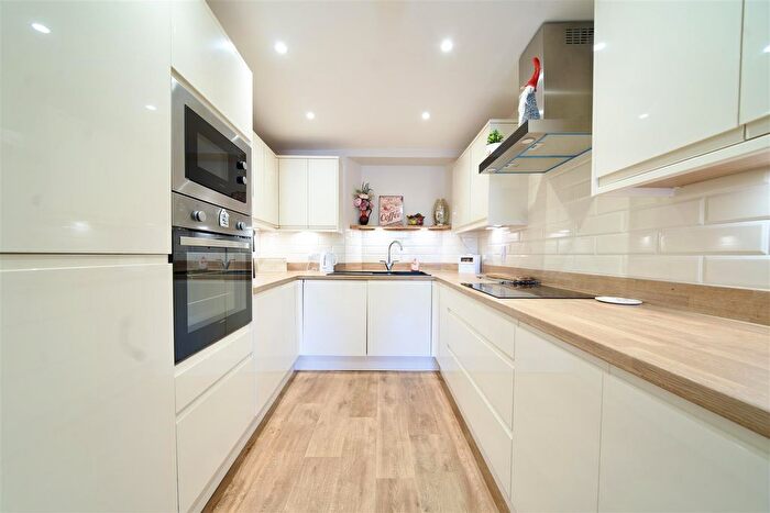 1 Bedroom Flat For Sale In High Street, Wyke Regis, Weymouth, DT4