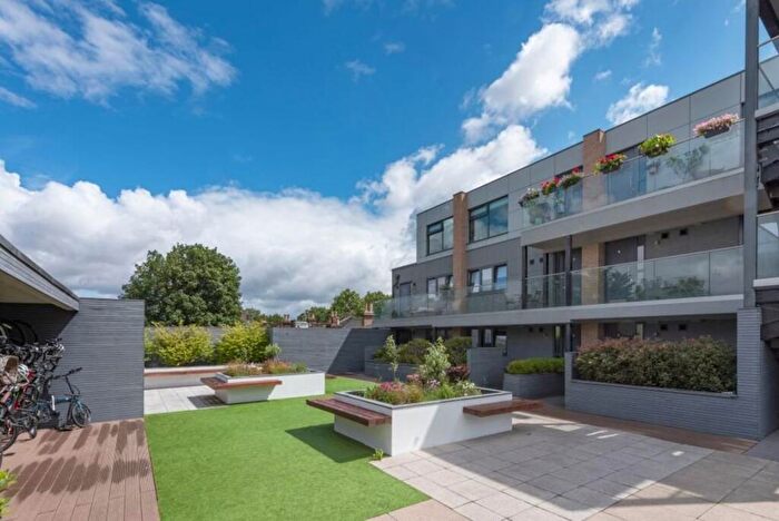 2 Bedroom Flat To Rent In Lordship Lane, SE22