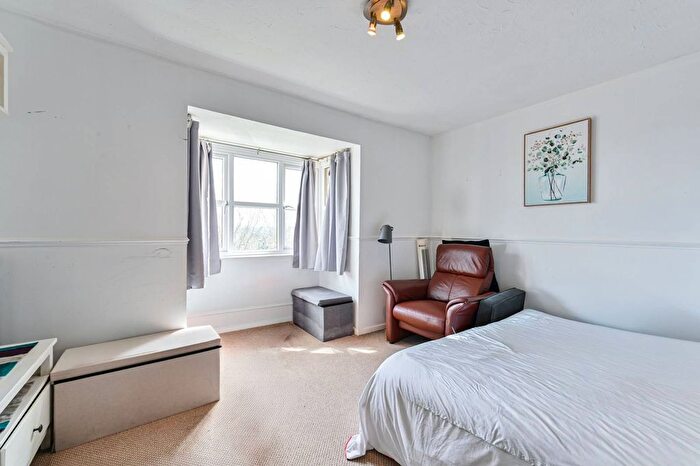 1 Bedroom Flat For Sale In Anderson Close, Acton, London, W3