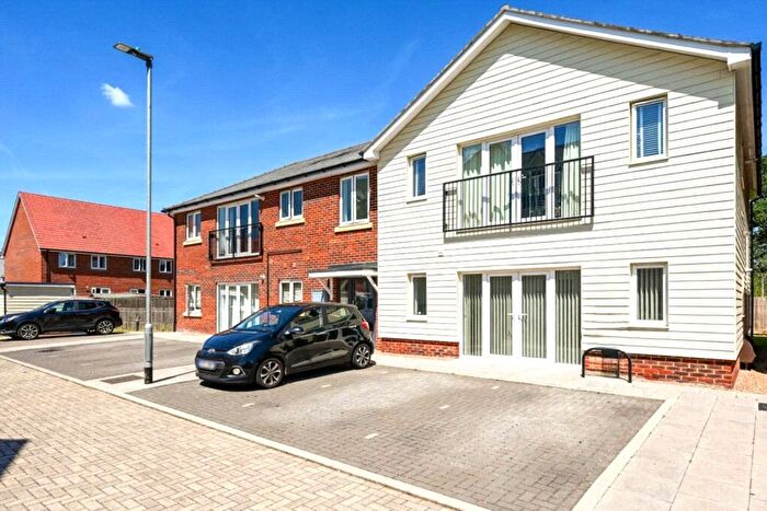 2 Bedroom Flat For Sale In Woodland Glade, Mytchett, Surrey, GU16