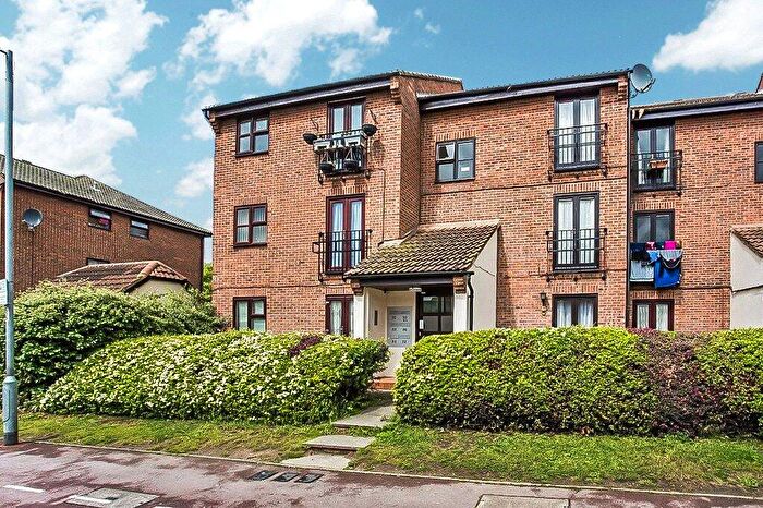 2 Bedroom Apartment To Rent In Shafter Road, Dagenham, Essex, RM10