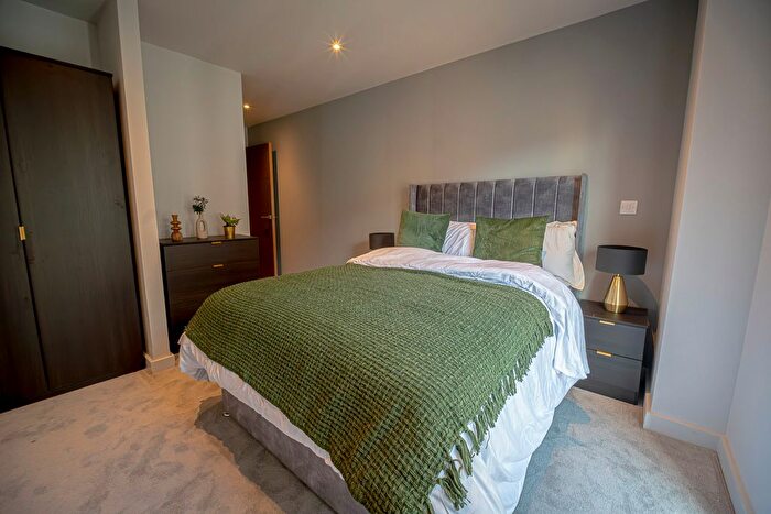 2 Bedroom Flat For Sale In Merchants Wharf, Manchester, M5