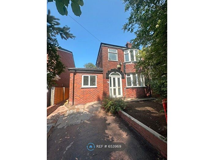4 Bedroom Semi-Detached House To Rent In John Heywood Street, Manchester, M11