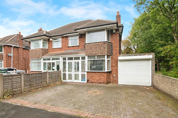 3 Bedroom Semi-Detached House For Sale In Gospel Oak Road, Tipton, DY4