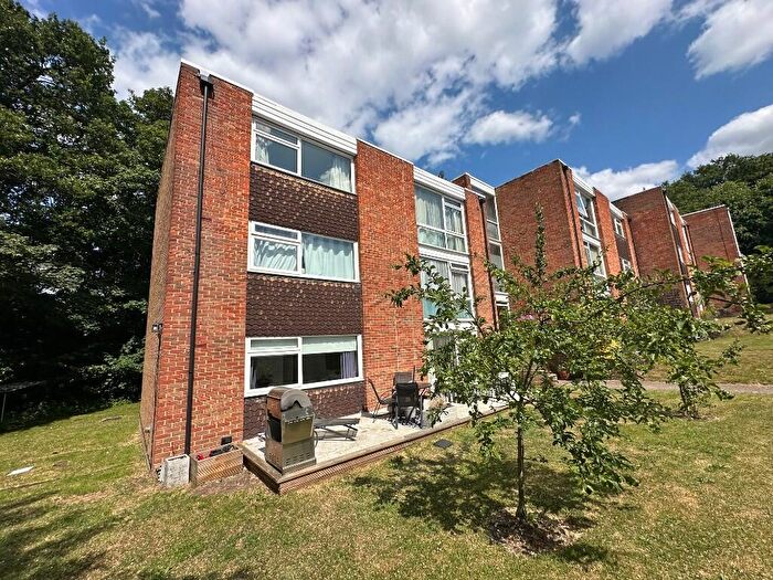 2 Bedroom Flat For Sale In Truss Hill Road, Ascot, Berkshire, SL5