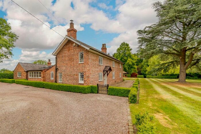 5 Bedroom Detached House For Sale In Wrexham Road, Pulford, Chester, CH4