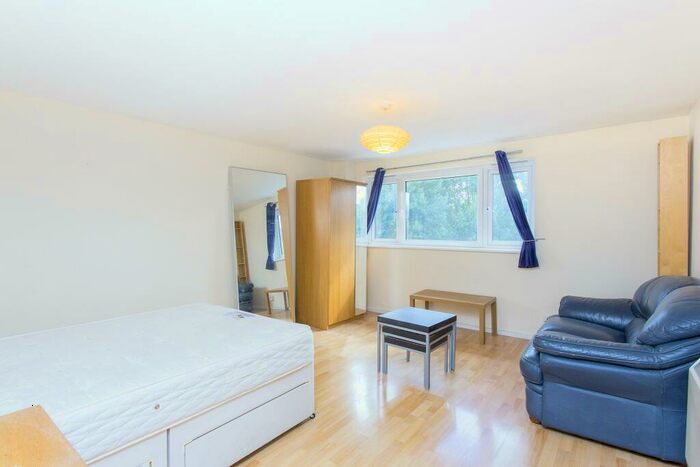 Studio To Rent In Wheeler Court, SW11