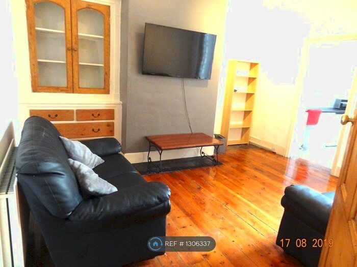 2 Bedroom Flat To Rent In Jesmond, Newcastle Upon Tyne NE2