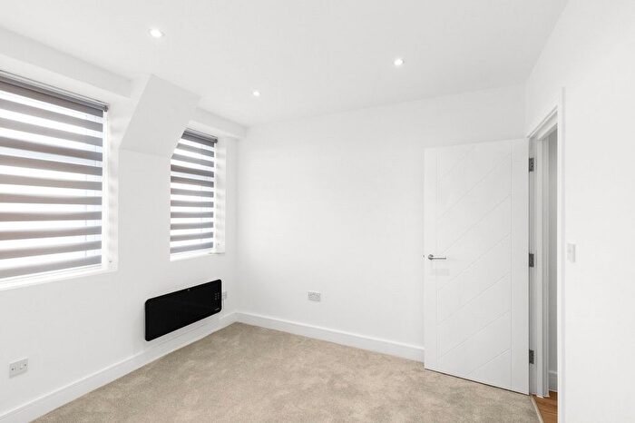 1 Bedroom Flat To Rent In London Road, Sittingbourne, Kent, ME10