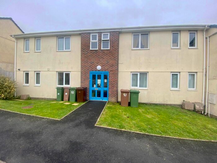 2 Bedroom Flat To Rent In Beaufort Close, Plymouth PL5