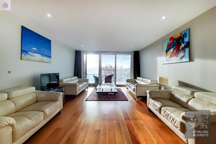 3 Bedroom Apartment To Rent In Queenstown Road, London, SW11