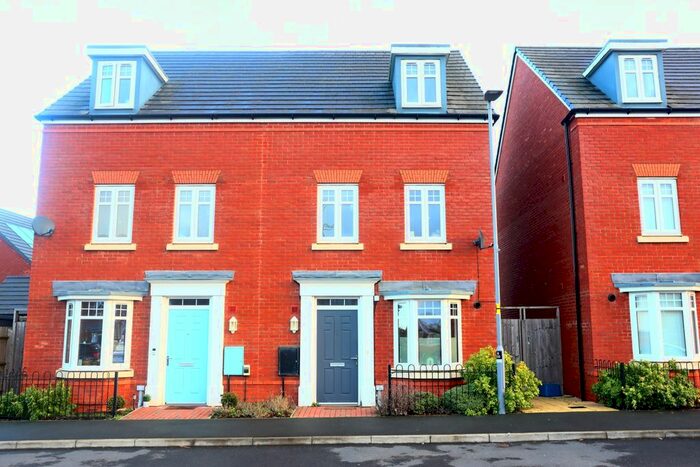 4 Bedroom Semi-Detached House To Rent In Cicero Crescent, Fairfields, Milton Keynes, MK11