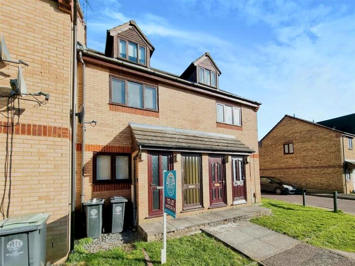 1 Bedroom Flat To Rent In Harborough Way, Rushden, Northants, NN10