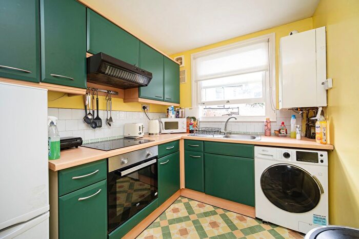 1 Bedroom Flat To Rent In Bow Common Lane, Bow, London, E3