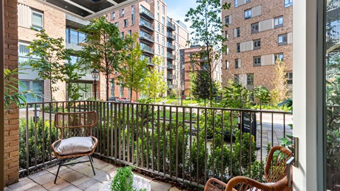 2 Bedroom Flat For Sale In Mary Neuner Road, London, N8