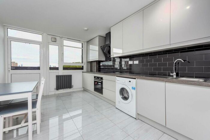 3 Bedroom Flat To Rent In Rotherhithe New Road, Rotherhithe, London, SE16