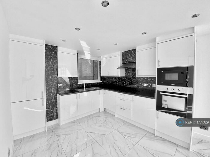 4 Bedroom End Of Terrace House To Rent In Johnson Avenue, Gillingham, ME7