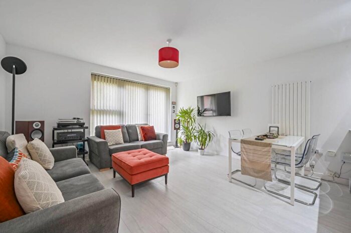 2 Bedroom Flat For Sale In Mostyn Grove, , Bow, E3