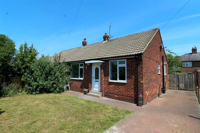 2 Bedroom Bungalow To Rent In St Johns Walk, Harrogate, HG1