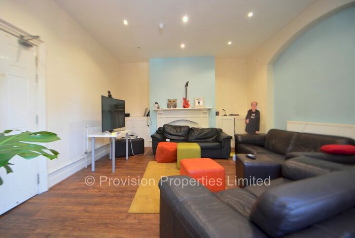 12 Bedroom End Of Terrace House To Rent In Grosvenor Road, Hyde Park, Leeds, LS6