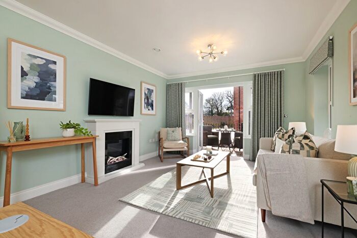 2 Bedroom Flat For Sale In Hatch Lane, Windsor, SL4