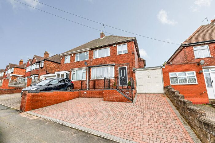 3 Bedroom Semi Detached House For Sale In Jayshaw Avenue, Birmingham, B43