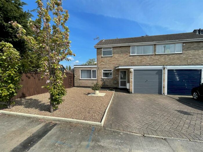 3 Bedroom houses for sale in Bridevale Road, LE2, Leicester