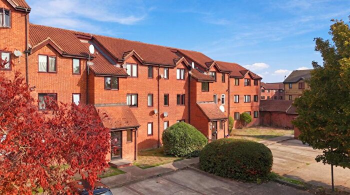 1 Bedroom Flat For Sale In Porter Close, West Thurrock, RM20