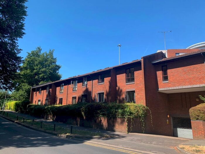 2 Bedroom Flat To Rent In Deansgate Road, Reading, RG1