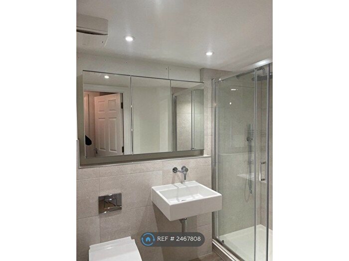 2 Bedroom Flat To Rent In Fountain Mill, Bristol, BS5