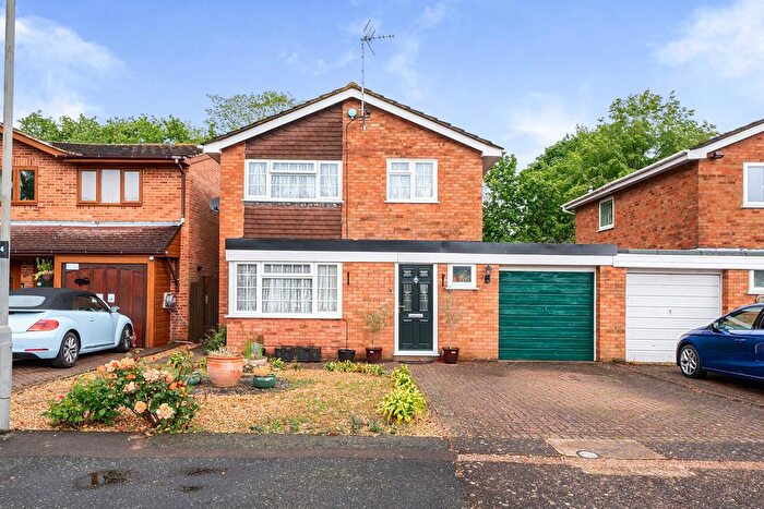3 Bedroom Link Detached House For Sale In Gleneagles Close, Far Bletchley, Milton Keynes, MK3