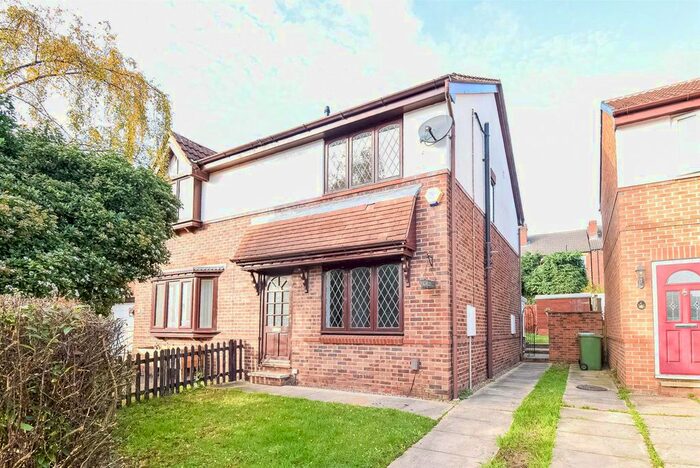 3 Bedroom Semi-Detached House To Rent In Ashbrook Close, Ossett WF5