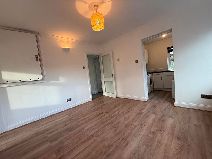 1 Bedroom Flat To Rent In Sparrows Herne, Bushey, Hertfordshire, WD23