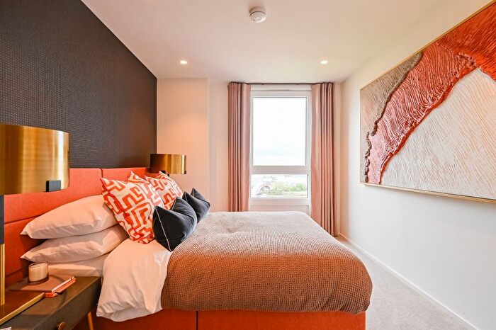 3 Bedroom Flat For Sale In Heron Wharf, Poplar, E14