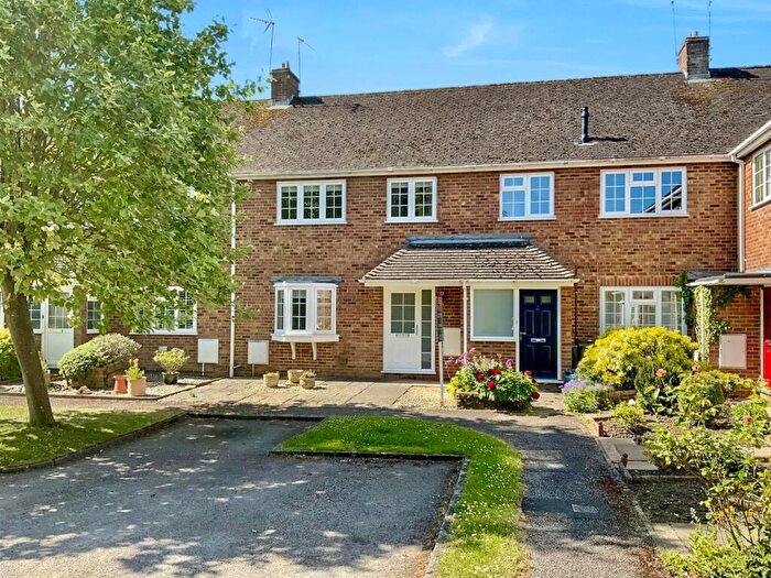 3 Bedroom Town House For Sale In Garden Close, Cirencester, GL7