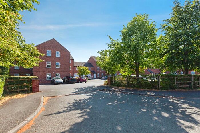 2 Bedroom Flat For Sale In Whitworth Avenue, Hinckley, LE10