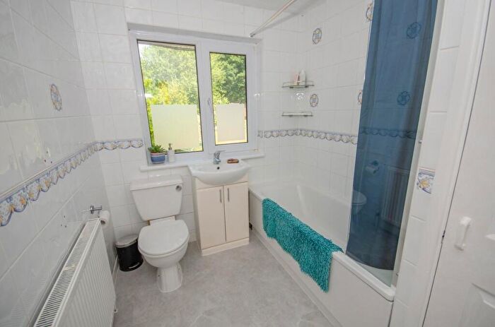 2 Bedroom Semi-Detached House For Sale In Fairlyn Drive, Kingswood, Bristol, BS15