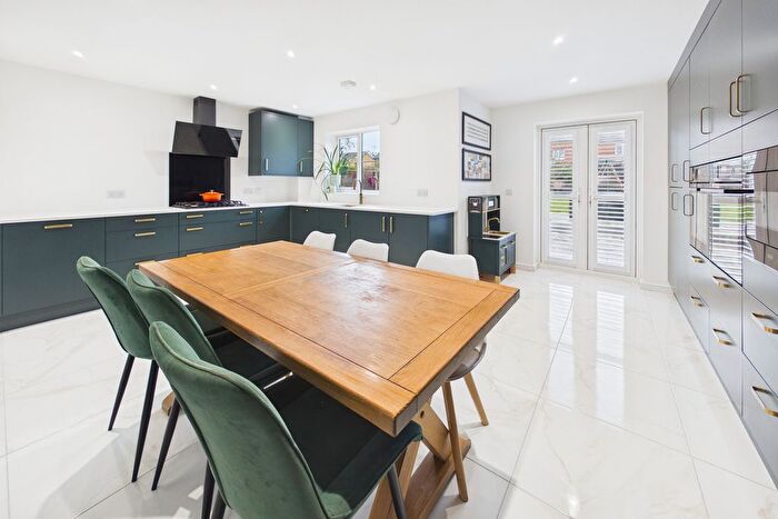 4 Bedroom Semi-Detached House For Sale In Adeyfield Road, Hemel Hempstead Hemel Hempstead, HP2