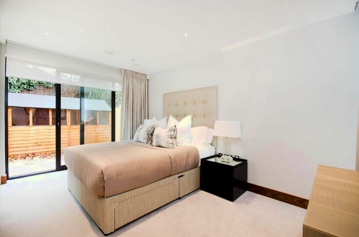 2 Bedroom Town House To Rent In Mews House, Garden House, Kew Bridge Court, W4