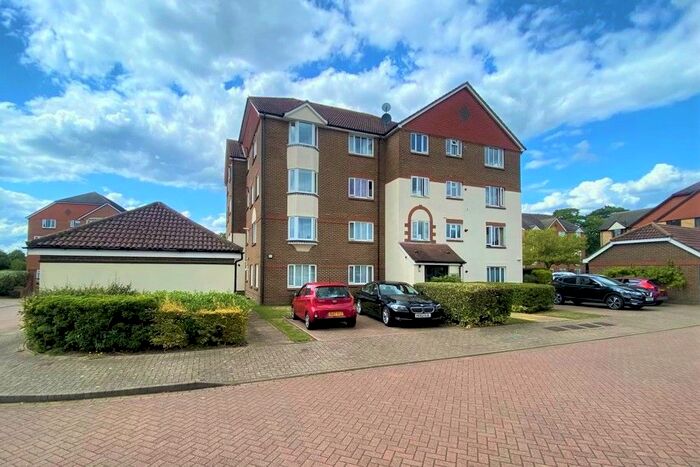 2 Bedroom Flat To Rent In St. Annes Rise, Redhill, RH1