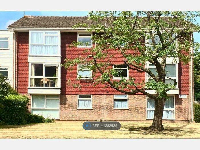 2 Bedroom Flat To Rent In Kingston Road, Leatherhead KT22