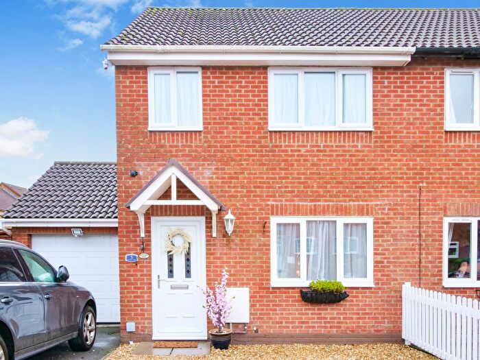 3 Bedroom Semi Detached House For Sale In Beaufoy Close, Shaftesbury, SP7
