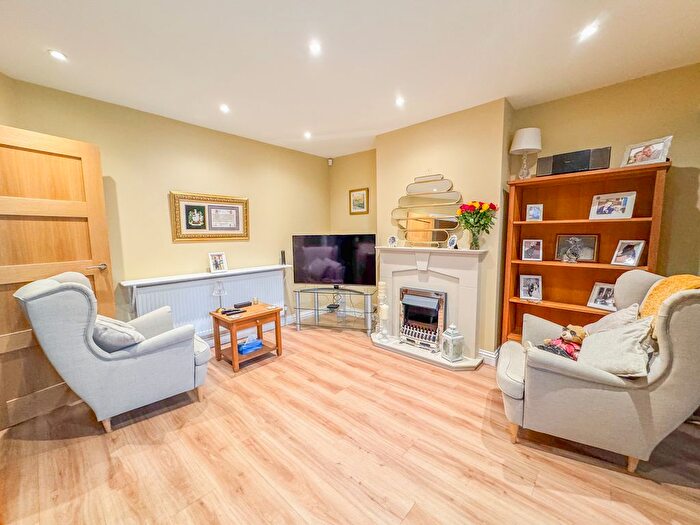 2 Bedroom Semi-Detached Bungalow For Sale In Willow Walk, Hockley, SS5