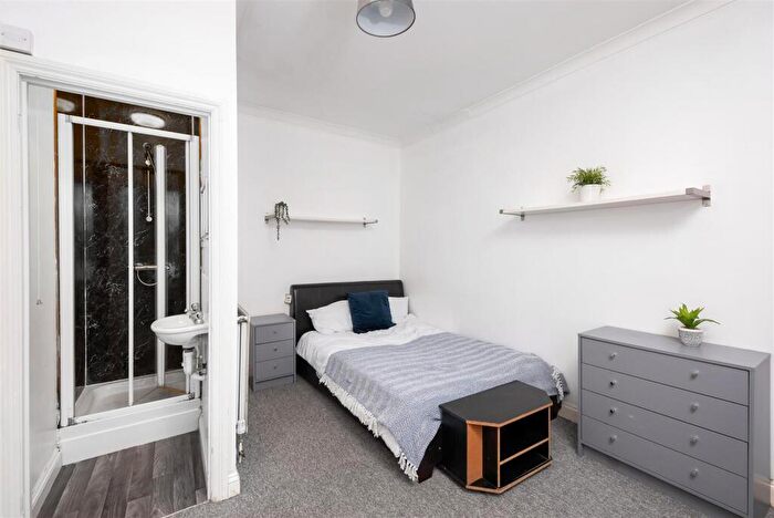 5 Bedroom End Of Terrace House To Rent In Lorne Road, Bath, BA2