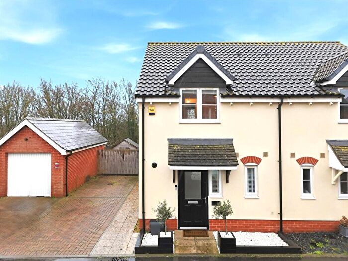 2 Bedroom Semi Detached House For Sale In Kiln Way, Great Wakering, Essex, SS3