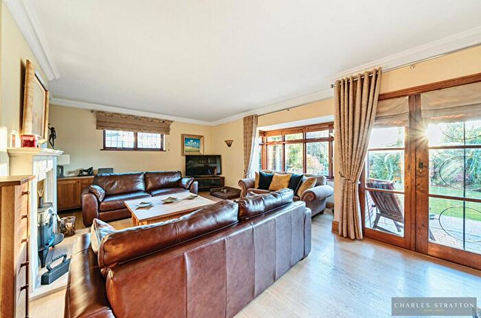 4 Bedroom Detached House For Sale In Gidea Close, Gidea Park, RM2