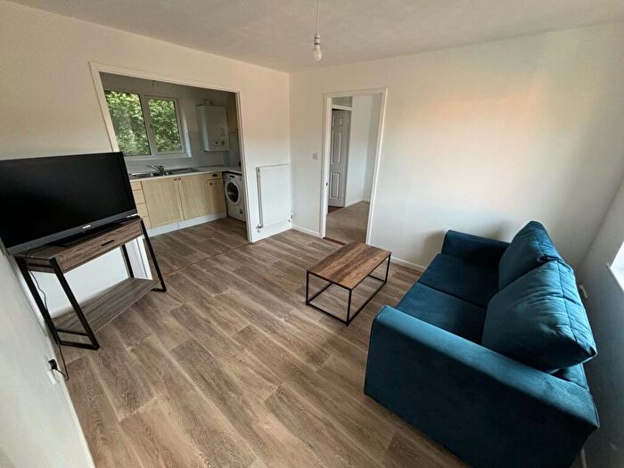 1 Bedroom Maisonette To Rent In Oakwood Road, Westlea, Swindon, SN5