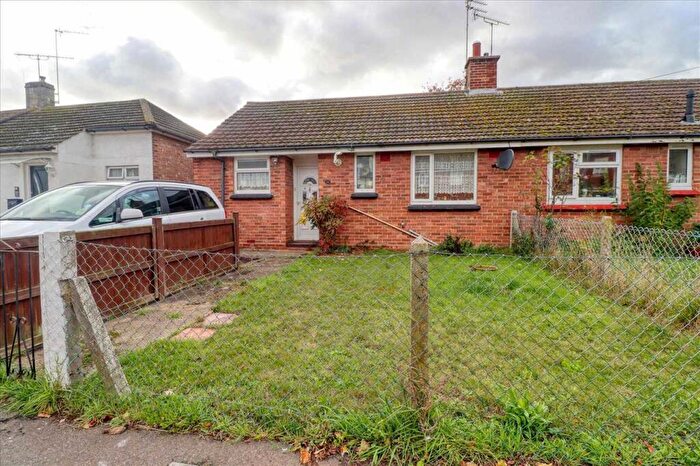 1 Bedroom Bungalow For Sale In Lake Walk, Clacton On Sea, CO15
