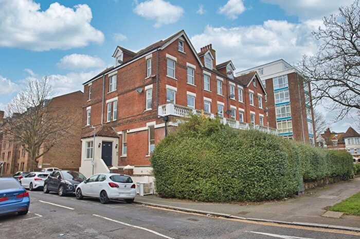 3 Bedroom Flat For Sale In Earls Avenue, Folkestone, CT20