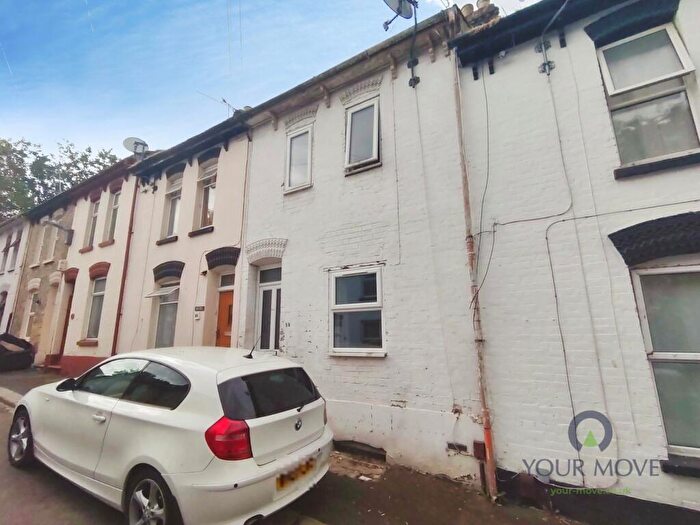3 Bedroom Terraced House For Sale In Melbourne Road, Chatham, Kent, ME4